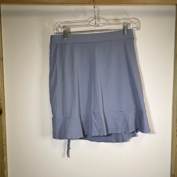 Halara High Waisted Ruched Asymmetric Hem 2-in-1 Side Pocket Mini Yoga Skirt - Picture 2 of 4